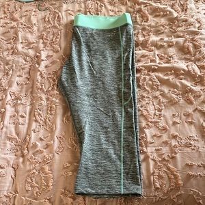 Gray capri athletic leggings